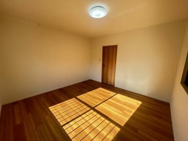 2階南側8帖洋室