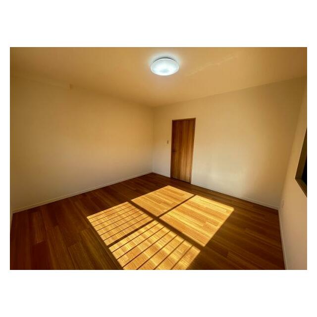 2階南側8帖洋室