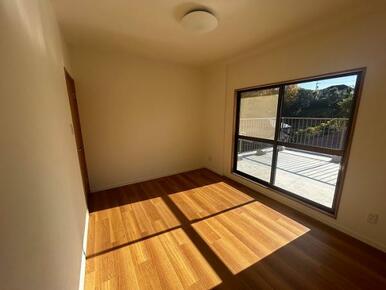 2階南側6帖洋室　日当たり良好です