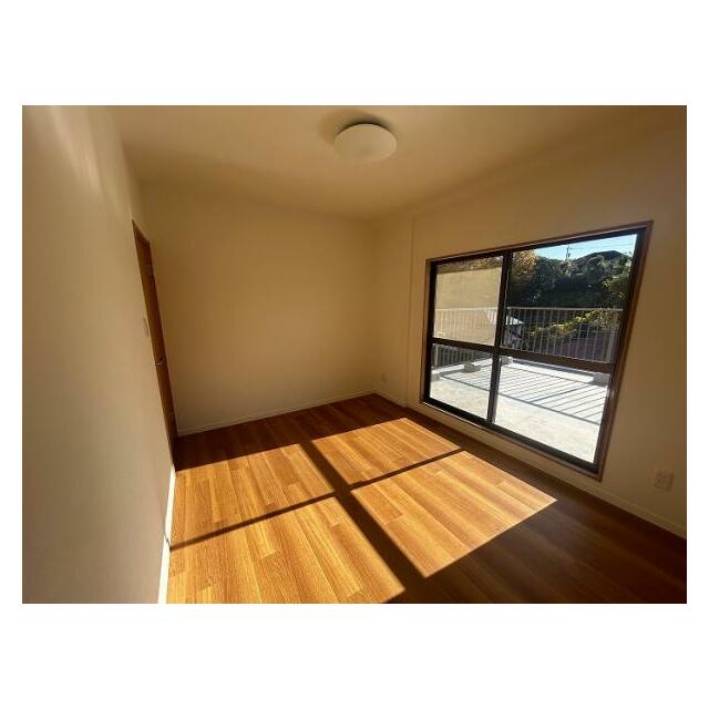 2階南側6帖洋室　日当たり良好です