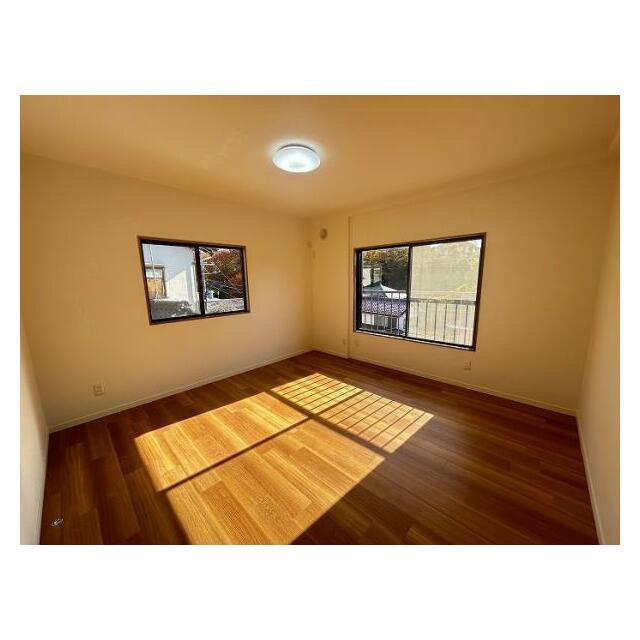 2階南側8帖洋室　日当たり良好です