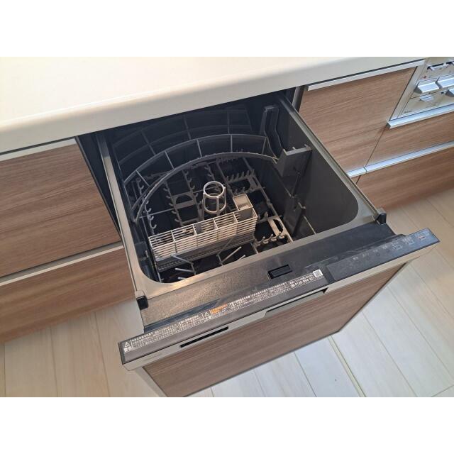 お忙しい奥様に人気のビルトインタイプの食洗器☆忙しい朝や急な来客時にも食器を入れてスイッチをON♪
