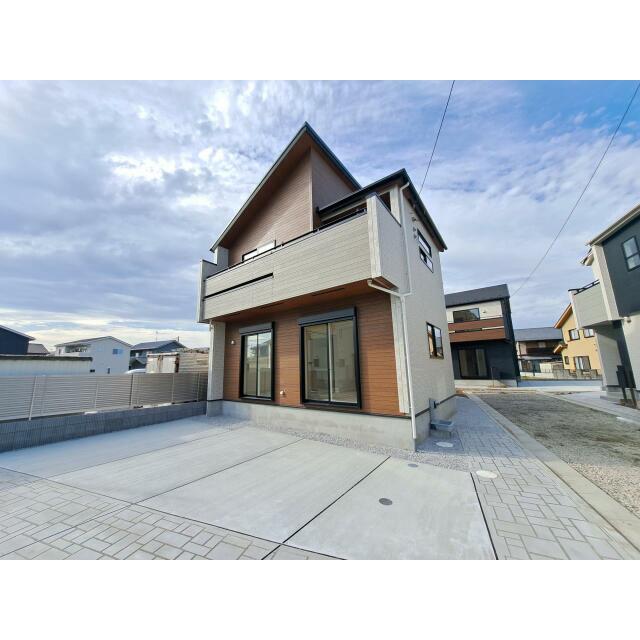 建物とのバランスが取れた外構で、すっきりとした雰囲気が魅力です！