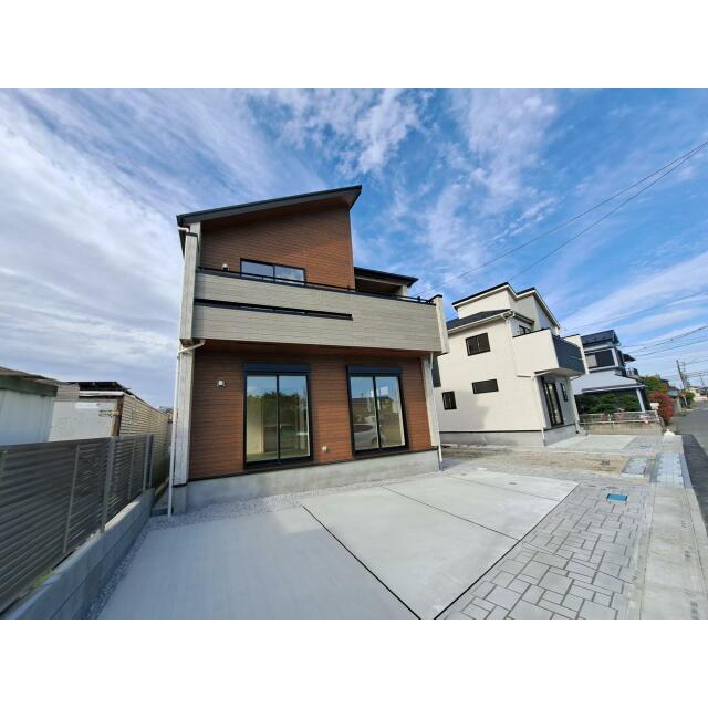 明るくおしゃれな雰囲気が印象的な外観の住まいです！