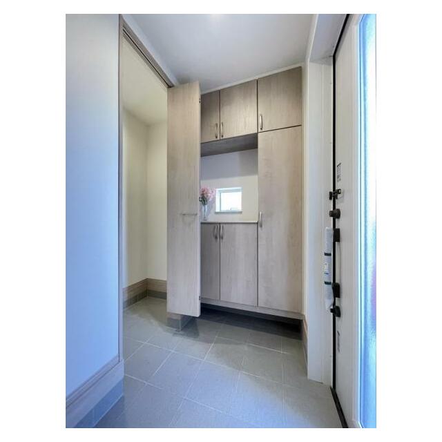 家族の靴がしまえるシューズボックス付き！SICにはベビーカーや子供の遊び道具なども収納できますよ＾＾