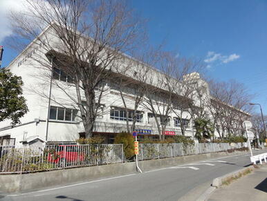 草加市立両新田小学校