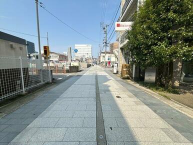 南側から北側の前面道路写真