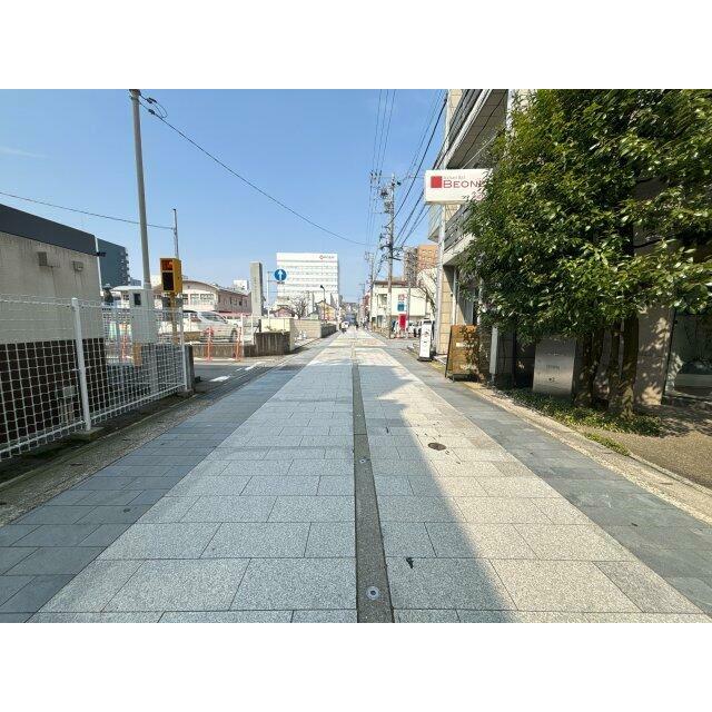 南側から北側の前面道路写真