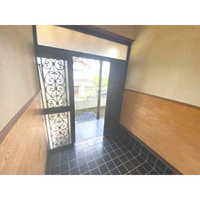 すりガラスで家の中を心地よい明るさに。