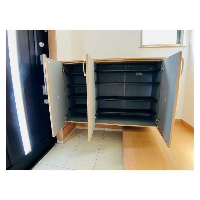 「玄関」シューズボックスがございます。