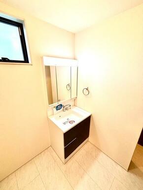 洗面台で帰宅後のリセットタイム（1号棟）