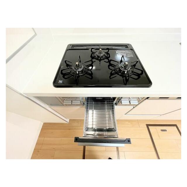 「3口ガスコンロ」グリル付き。新規交換済みです