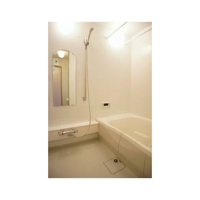 ２４時間換気と室内物干しが付いた浴室です。追い焚き機能も付いて、いつでもポカポカ癒しのバスタイムを…