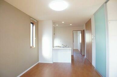 吊戸棚のない対面式キッチンのため、お部屋をスッキリ演出します☆