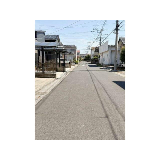 広々道路でスムーズな出入りが可能です♪