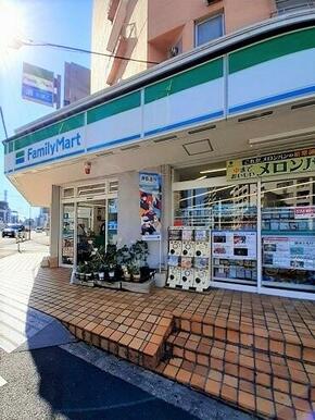 ファミリーマート新宿弁天町店