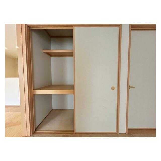 1階5.3帖洋室収納