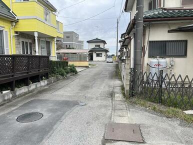 北側前面道路は静かで安心♪