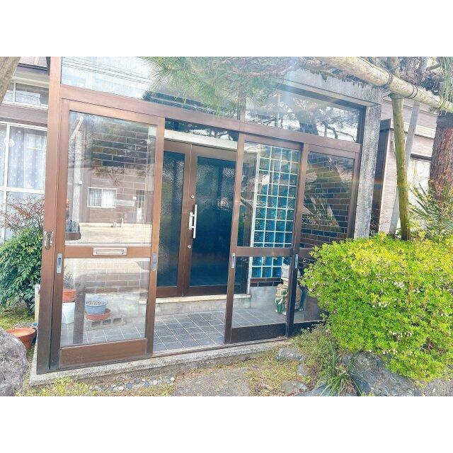 雪国に嬉しい風除室付き！