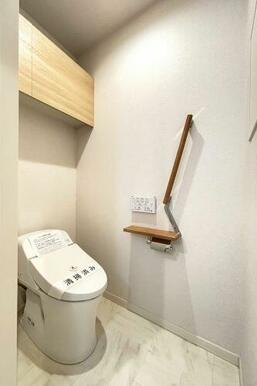 幅広い年齢層から支持されている今や必須アイテムの温水洗浄暖房便座♪冬場も便座が暖かくご使用いただけ…