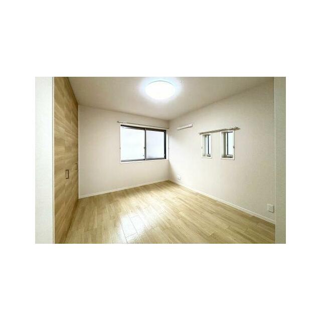 【洋室】６．４帖の洋室です♪全室ＬＥＤ照明設置済みなので、ご入居時にご準備不要です♪