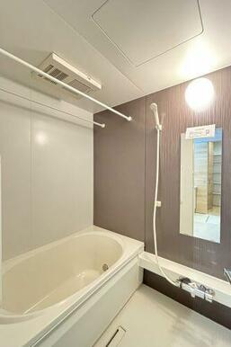 【浴室】衣類乾燥や冬に浴室内を暖めてから入浴が出来る暖房機能も付いています♪