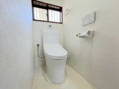 「トイレ」新品に交換しております。