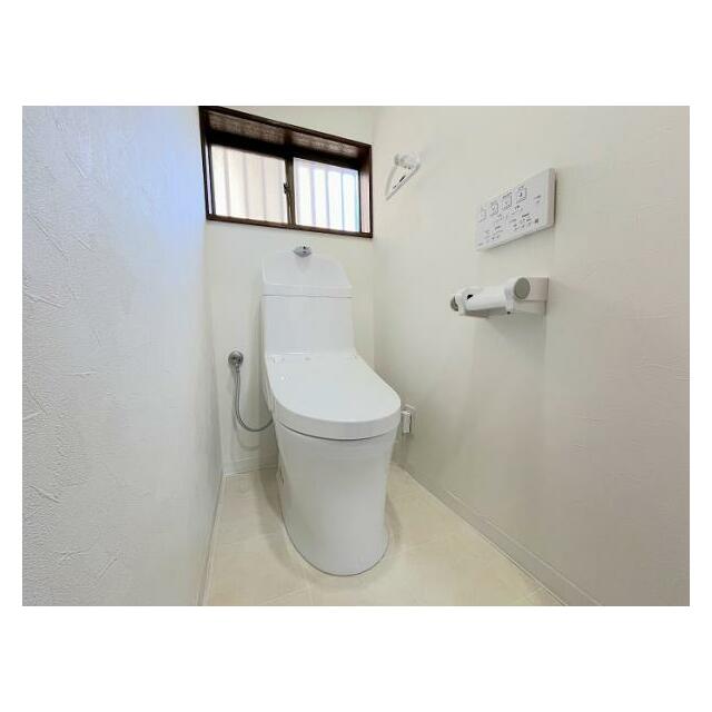 「トイレ」新品に交換しております。