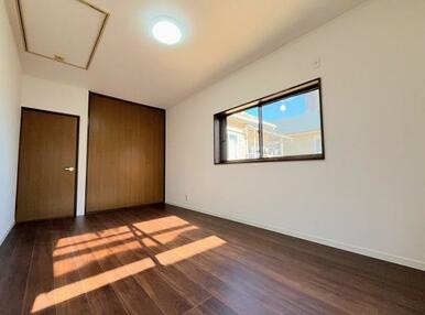 「2階南東側洋室＿約7.5帖」別の角度からの写真です。