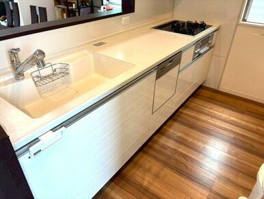 食洗器・グリル付きの３口ガスコンロシステムキッチン！便利なカウンターキッチンです♪