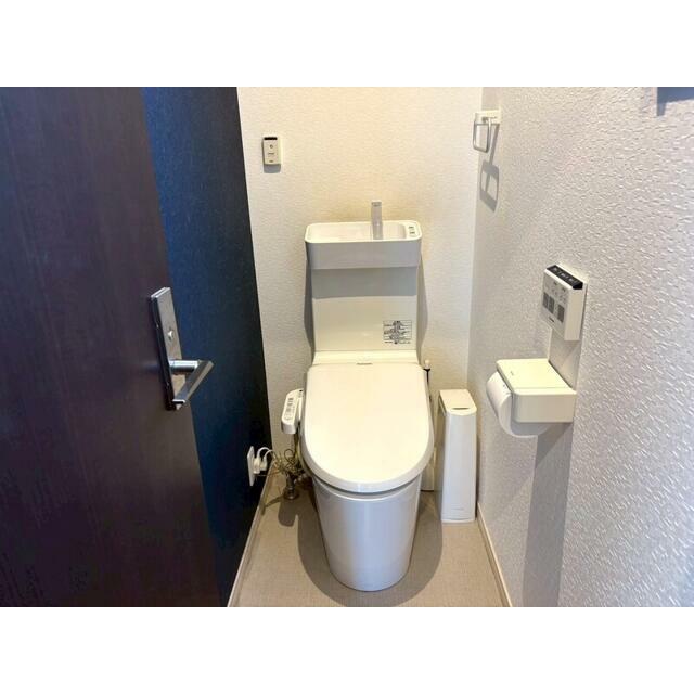 温水洗浄便座付きトイレ。トイレ２ヶ所ございます♪