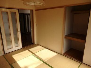 和室からもバルコニーへ出られます。