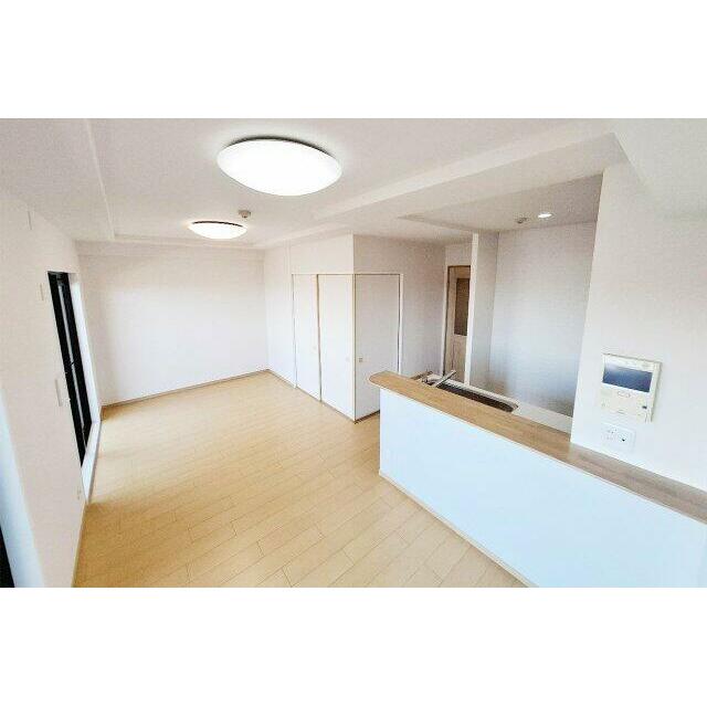 LDK：リフォーム済みで清潔感が溢れます。家具配置のしやすいシンプルな間取りです。