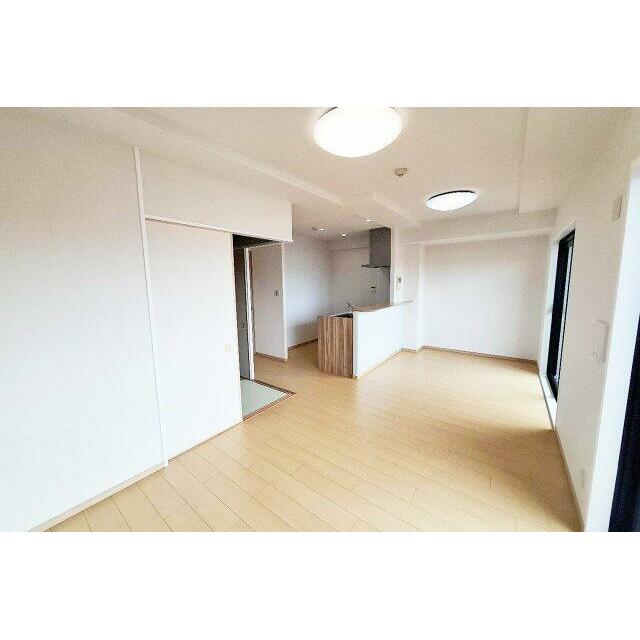 LDK：リビング横の和室と繋げて使えばさらに広々とした印象に。暮らしに合わせて使える利便性が魅力。