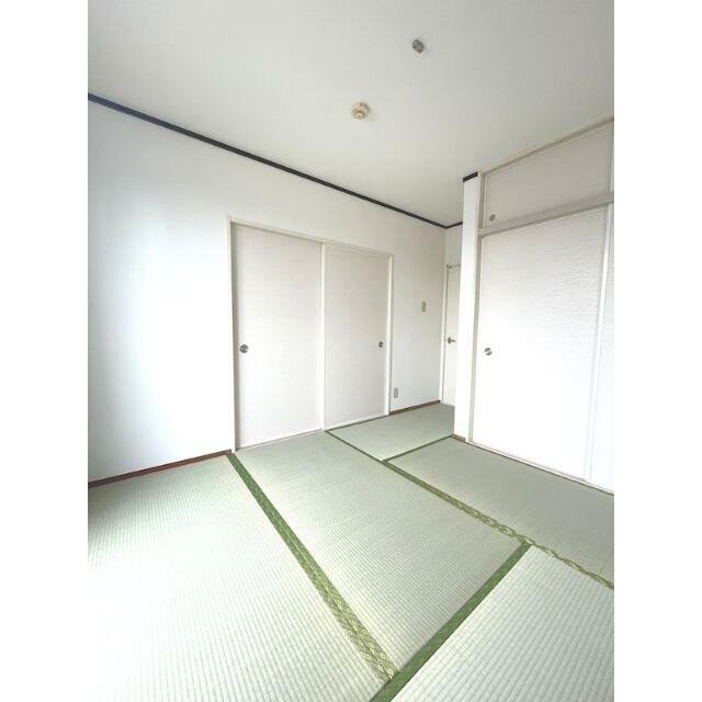 洋室と和室の間に引き戸有り