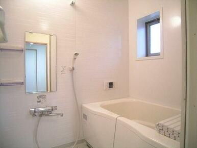 窓付だから湿気がこもる心配も無し。換気もバッチリ、カビもナシ。