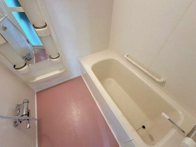 浴室は美装、水栓・鏡交換