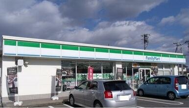ファミリーマート富士大学前店