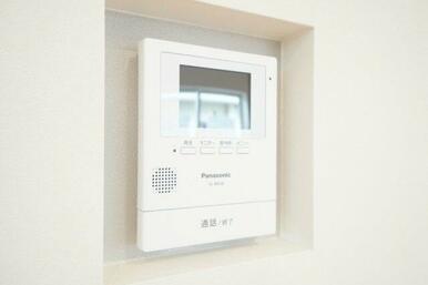 モニター付きインターホンのため、来客を確認できます。防犯のためにも必ずモニター付きがいいですね♪