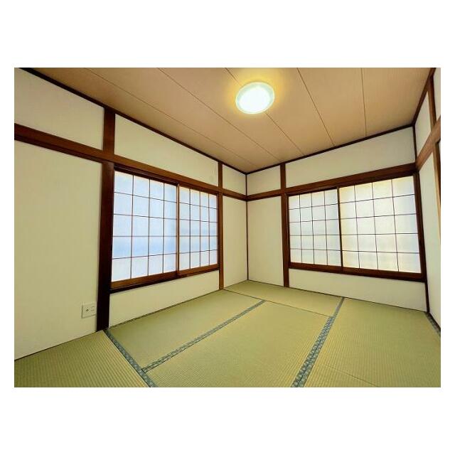 「2階和室＿約6帖」2面採光により陽当たり良好です。