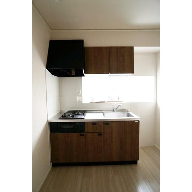 上下収納豊富・調理スペースあり！使い勝手の良いキッチンです♪