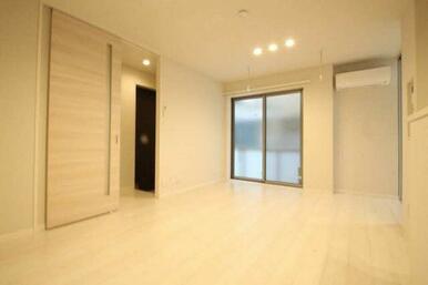 【ＬＤＫ】リビングダイニングには、バルコニーを設置しております。