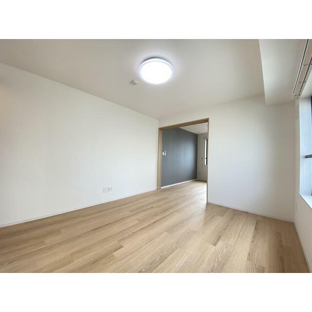 ダイニングテーブルを置いたり自由にレイアウトできます☆