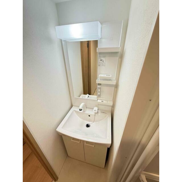 朝の忙しい時間帯にとても便利な独立洗面台！