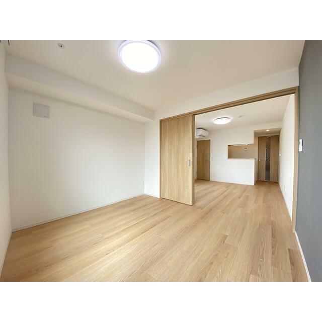 南向きなので日当たりが良く日中は照明なしで過ごせます♪