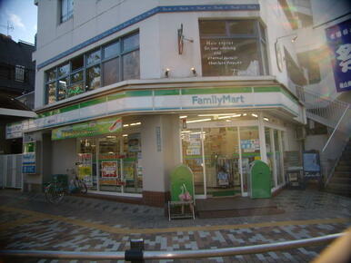 ファミリーマート梅ケ丘店