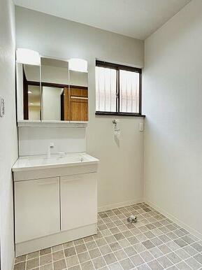 「洗面脱衣所」洗面台新品交換済みです。