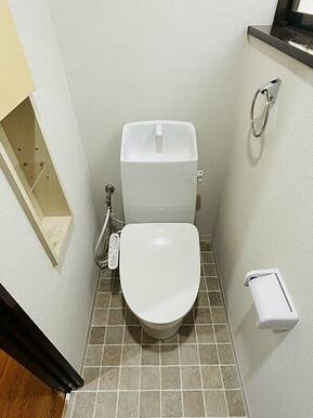「1階トイレ」ウォシュレット付きトイレに新品交換済みです。