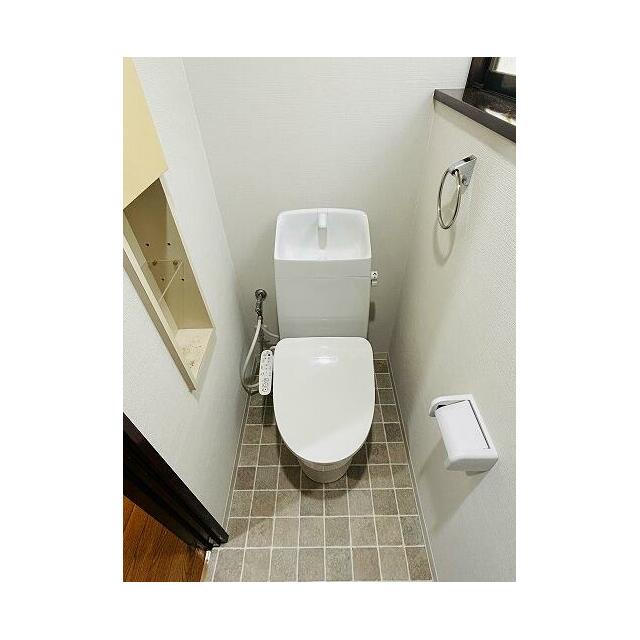 「1階トイレ」ウォシュレット付きトイレに新品交換済みです。