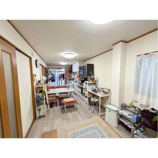 こちらの居間で趣味の時間をお楽しみください